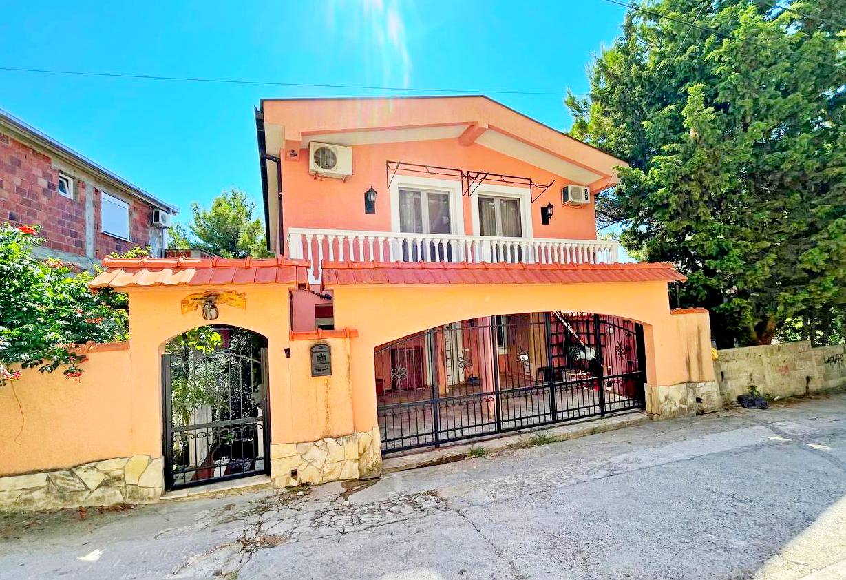Luxurious Villa with Sea View in Zeleni Pojas