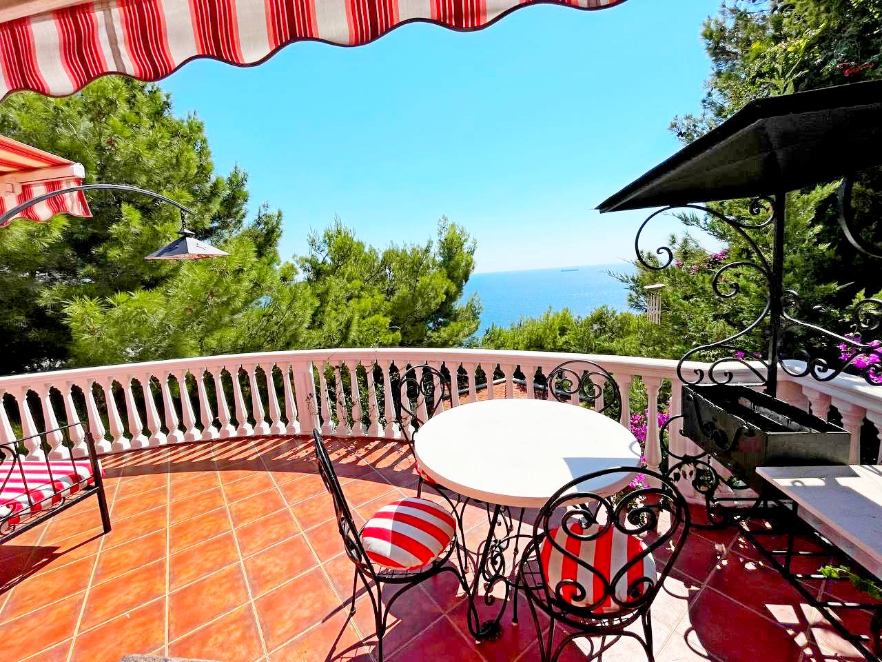 Luxurious Villa with Sea View in Zeleni Pojas 4