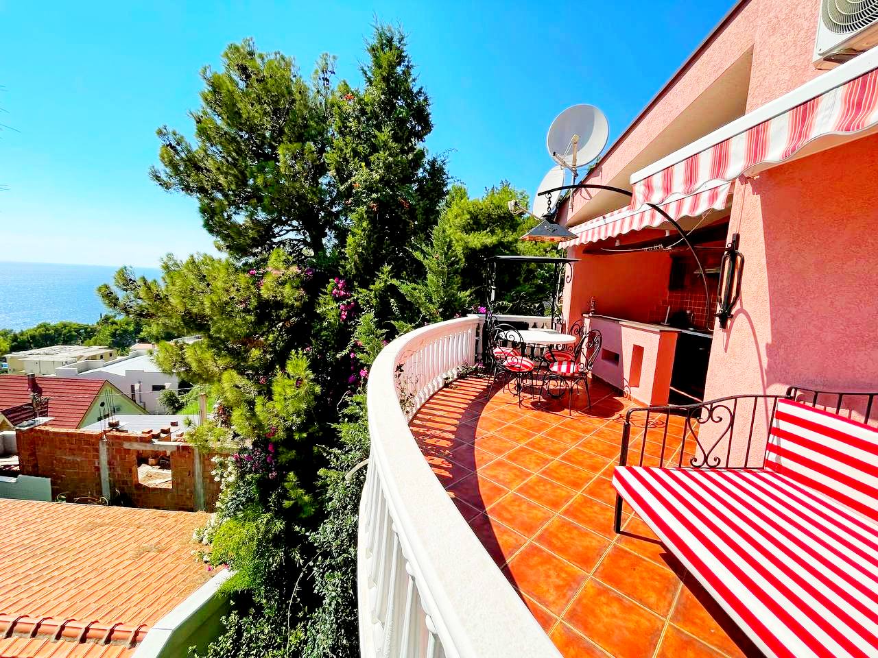 Luxurious Villa with Sea View in Zeleni Pojas 5