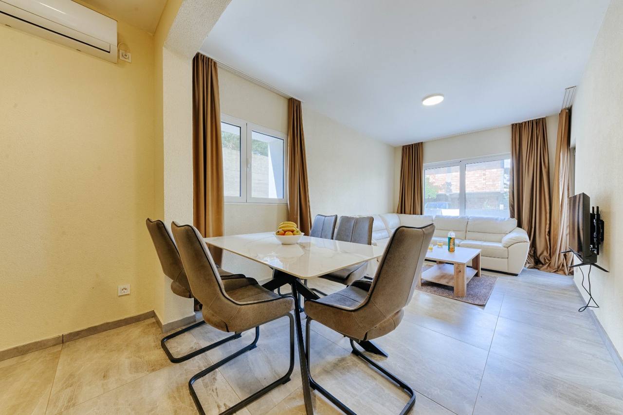 Modern Apartment Hotel in Utjeha 5
