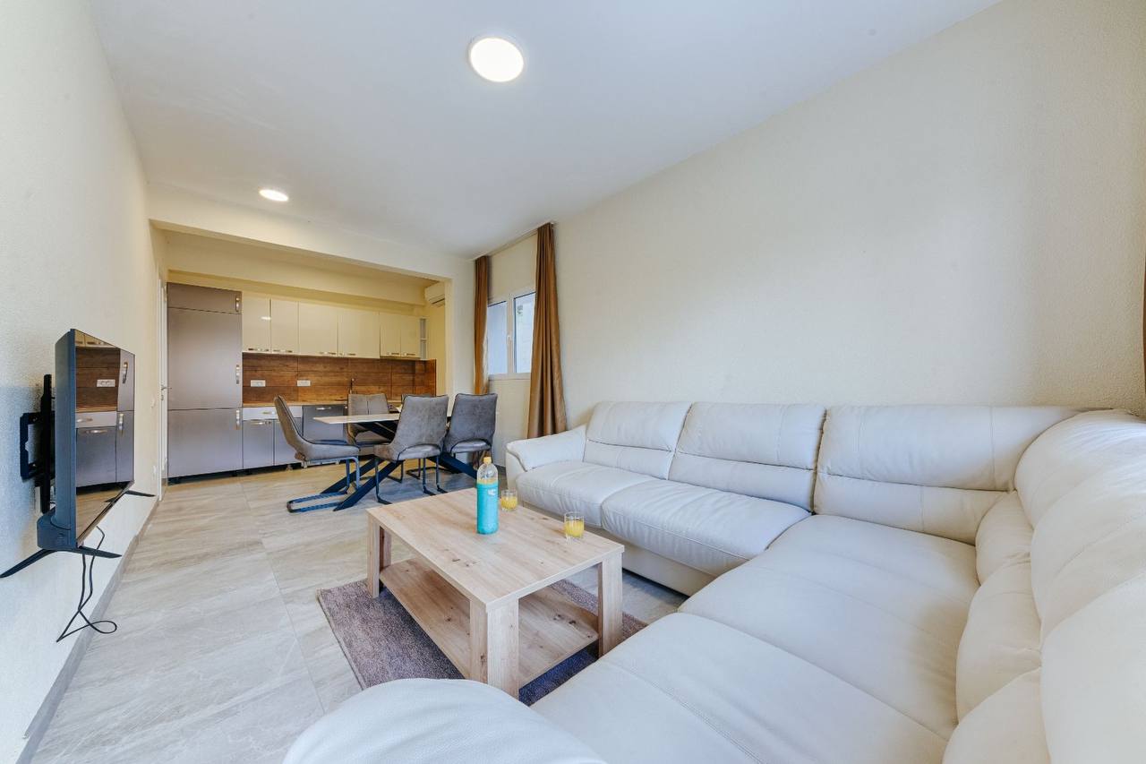 Modern Apartment Hotel in Utjeha 7