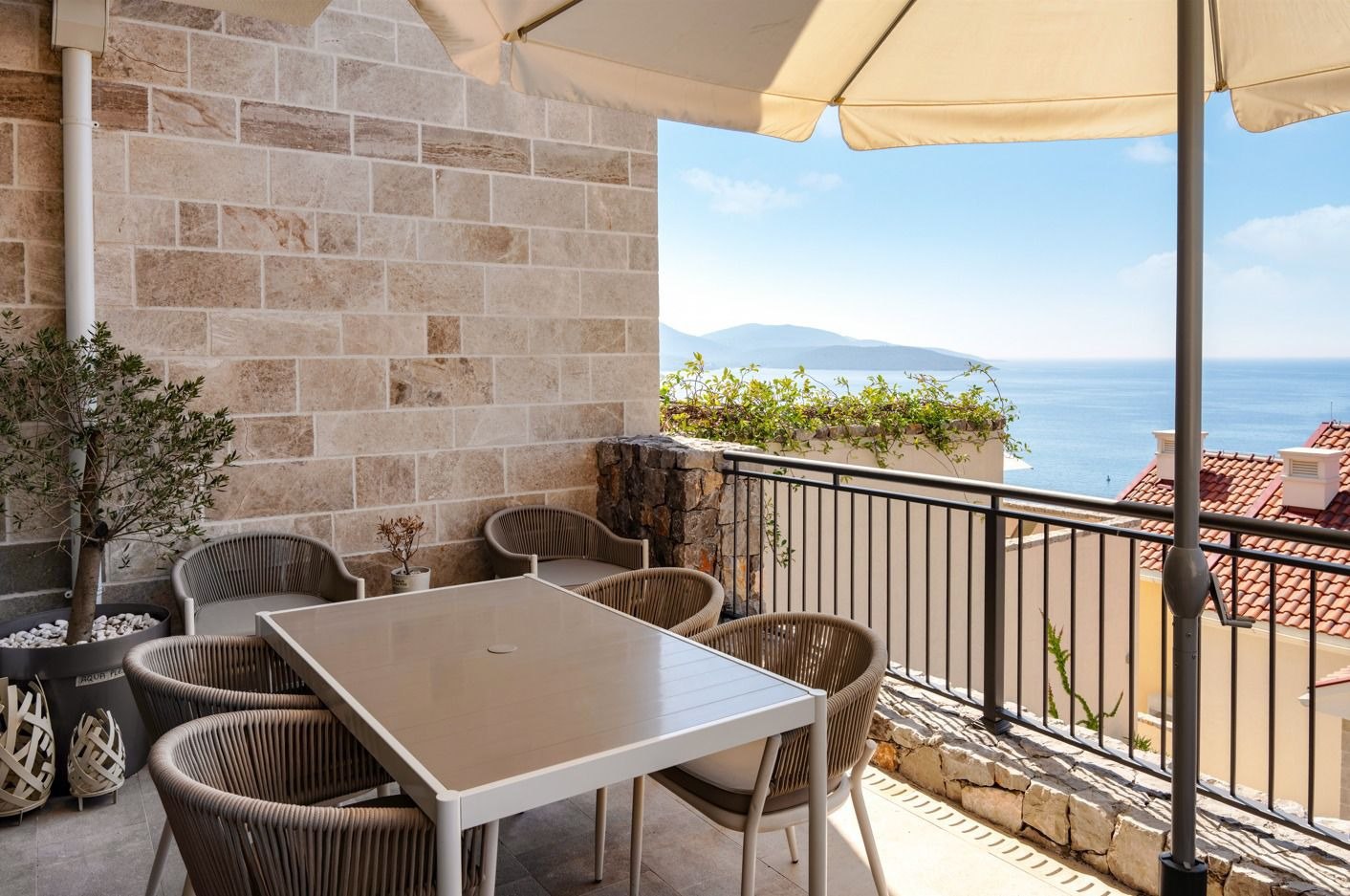 Luštica Bay, Marina Village Apartment 8