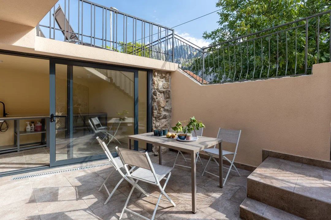 Fully Renovated Historic House in Kotor, Shkaljari 8
