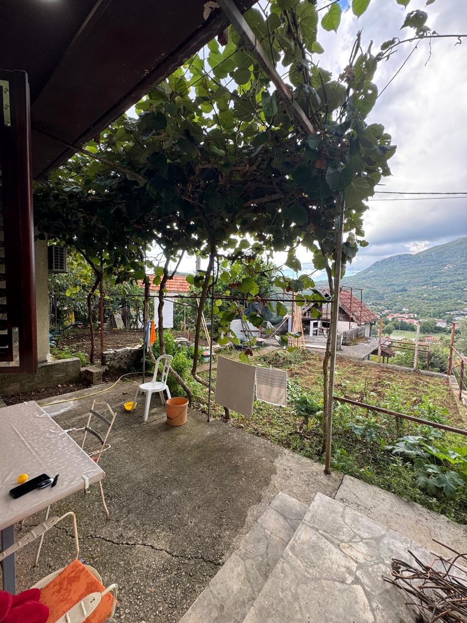One-bedroom apartment with yard and parking in Zelenika, Herceg Novi