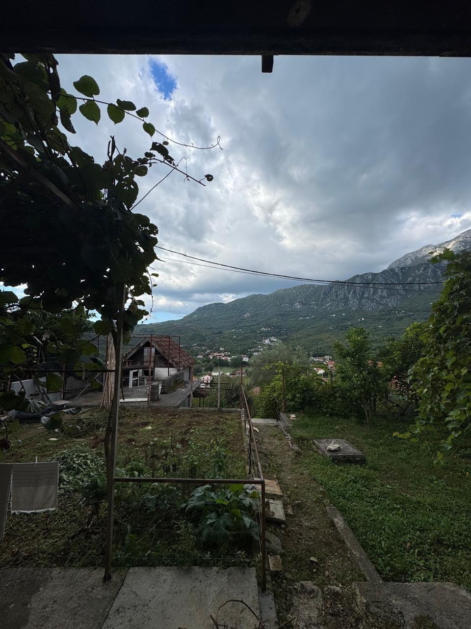 One-bedroom apartment with yard and parking in Zelenika, Herceg Novi 3