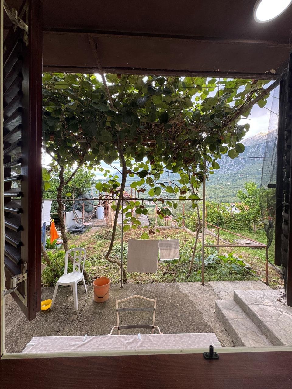 One-bedroom apartment with yard and parking in Zelenika, Herceg Novi 5