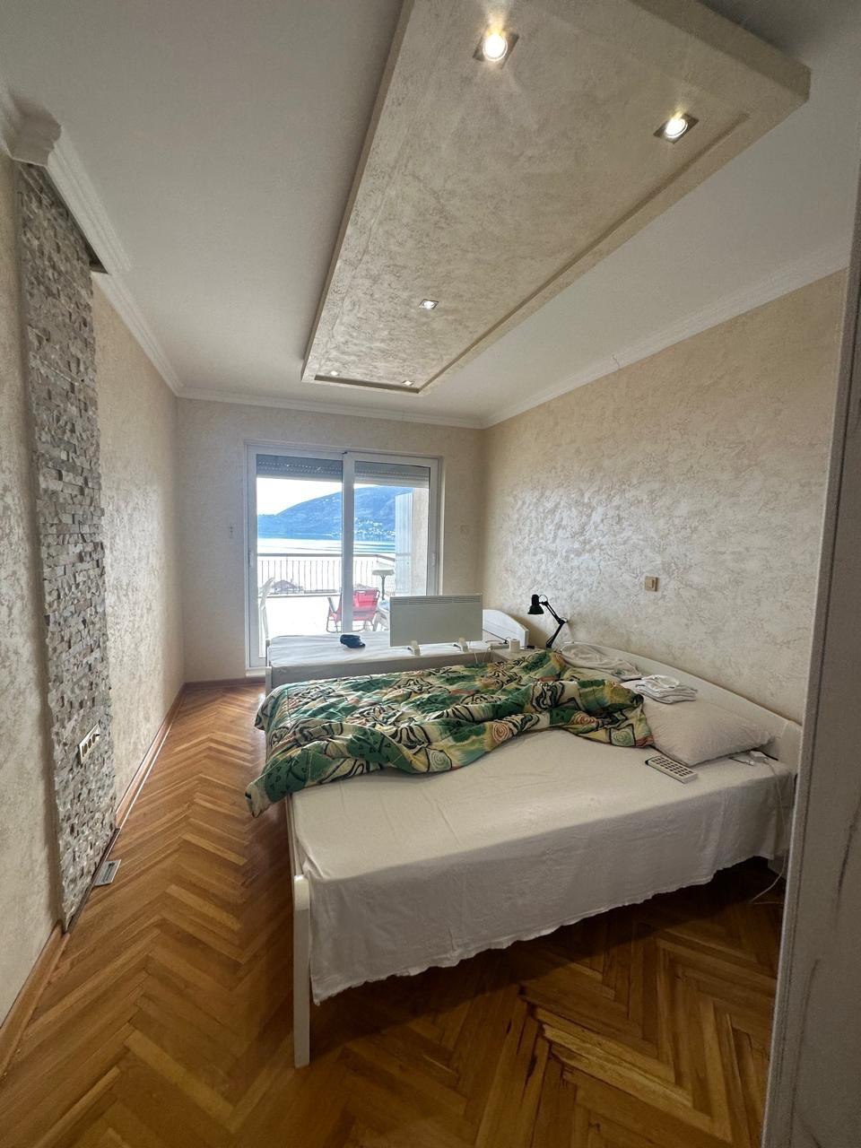 Bright Renovated Apartment with Sea View in Igalo 2