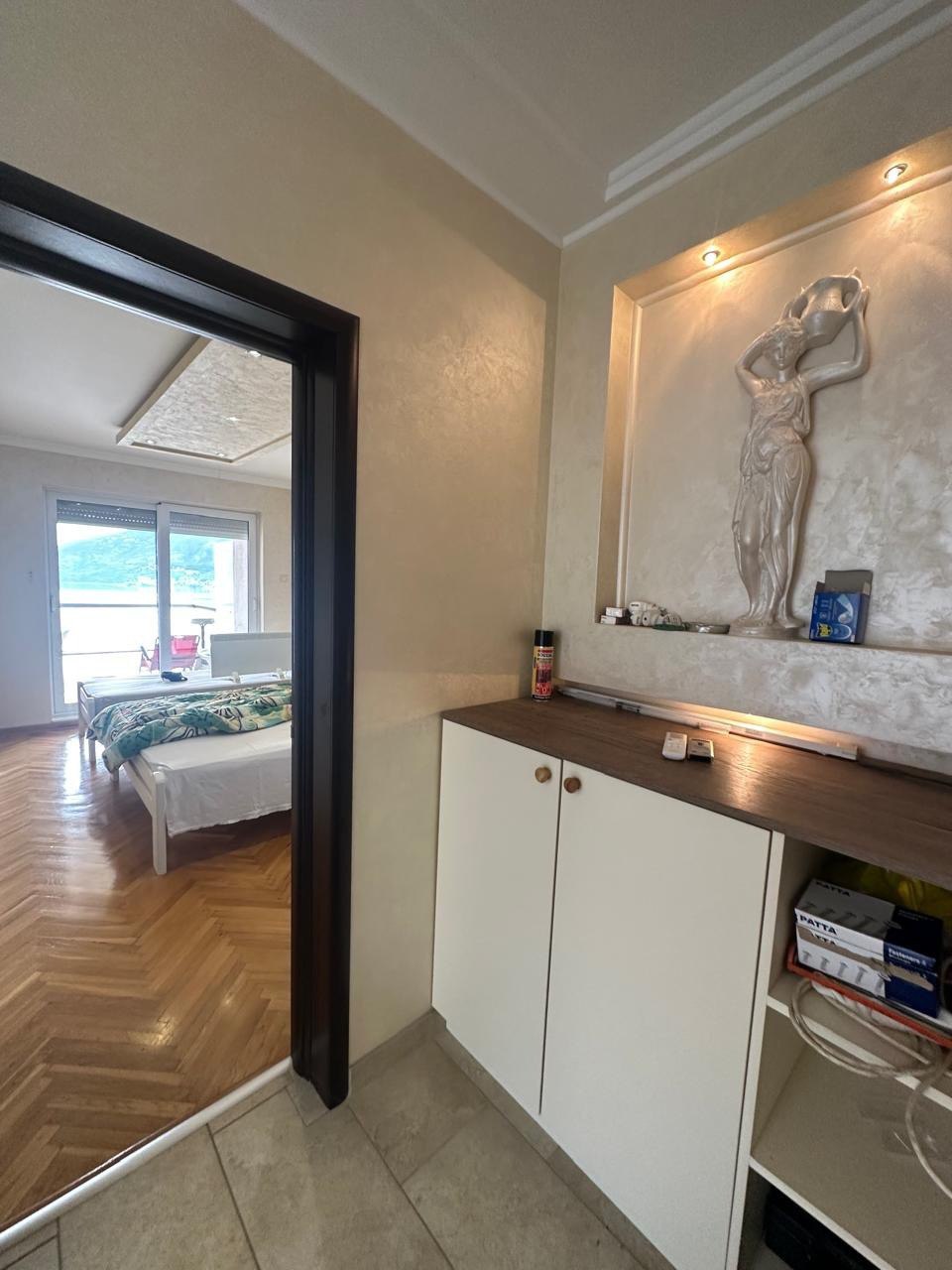 Bright Renovated Apartment with Sea View in Igalo 4