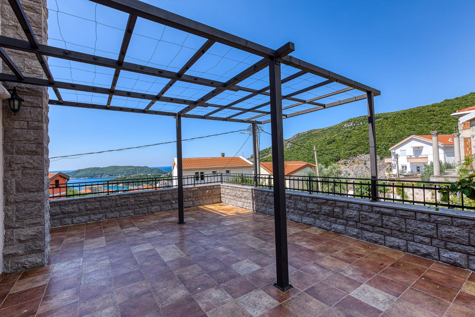 Wonderful Villa in Becici with Sea Views 5