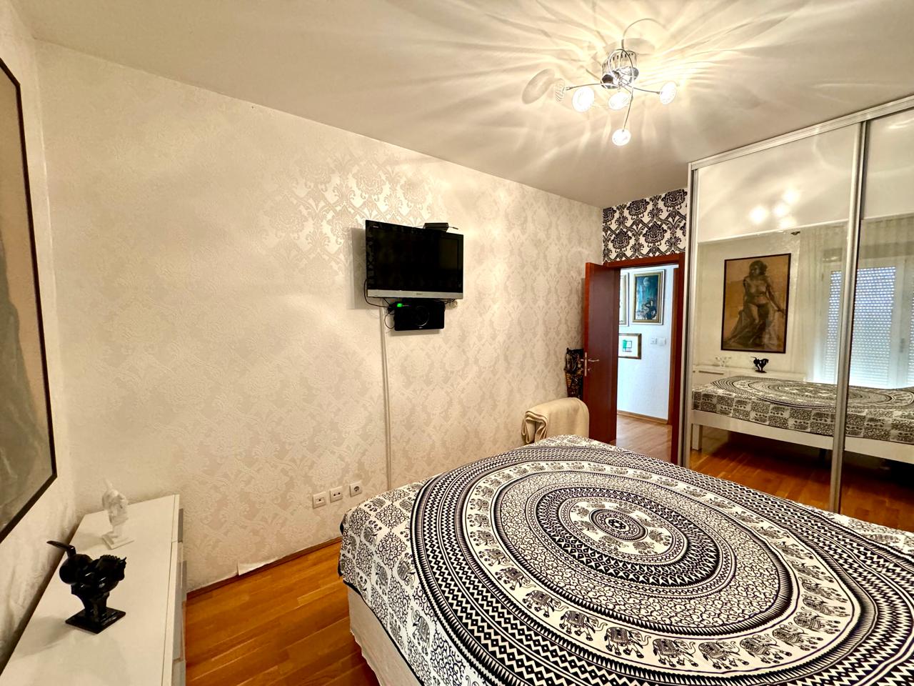Large Cozy Apartment with Panoramic View in Lazii 8