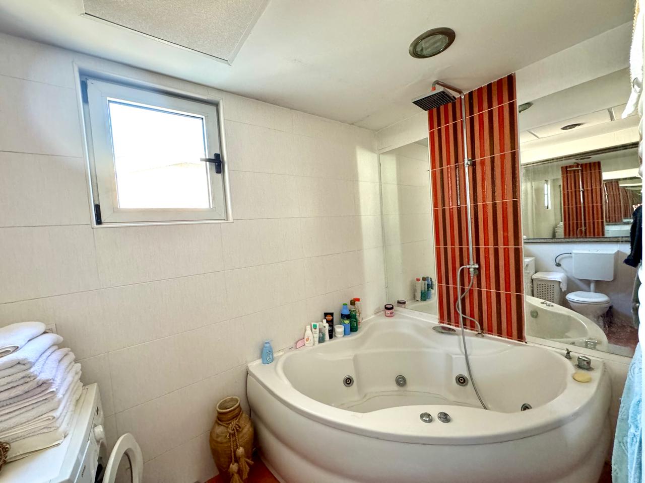 Large Cozy Apartment with Panoramic View in Lazii 11