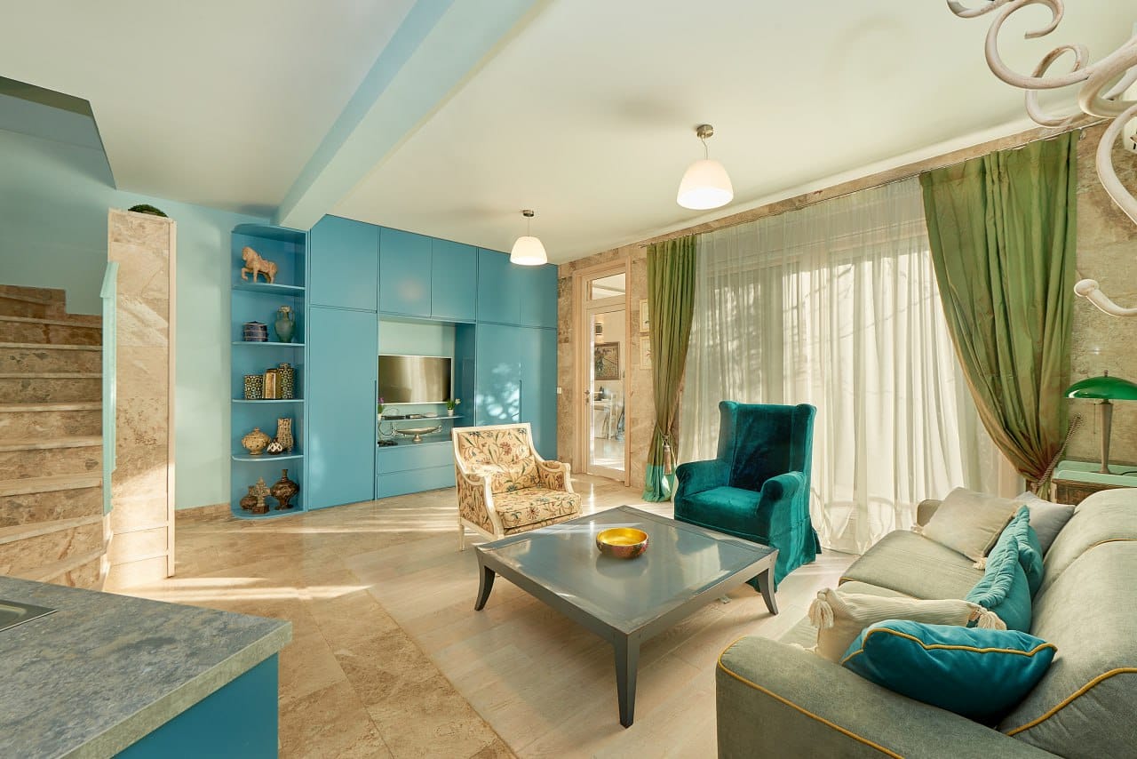 Two-level apartment with Stunning Views 7