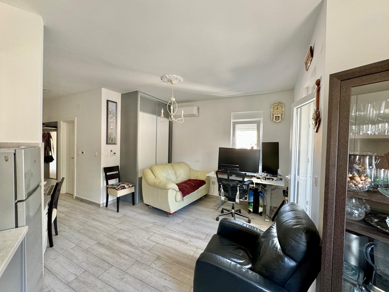 One-Bedroom Apartment in Veli Vinogradi, Budva 5
