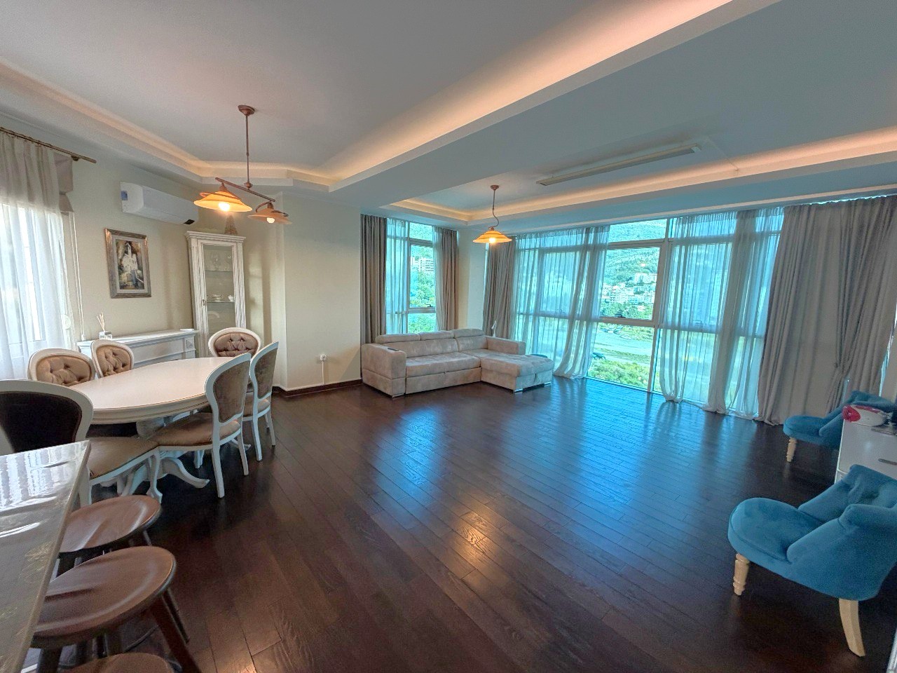 2 Bedroom Apartment with Sea Views in Cristal Building