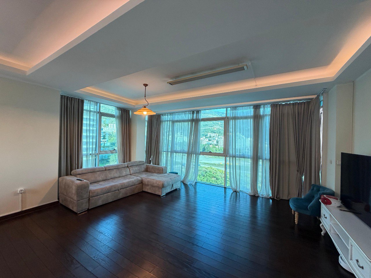 2 Bedroom Apartment with Sea Views in Cristal Building 2