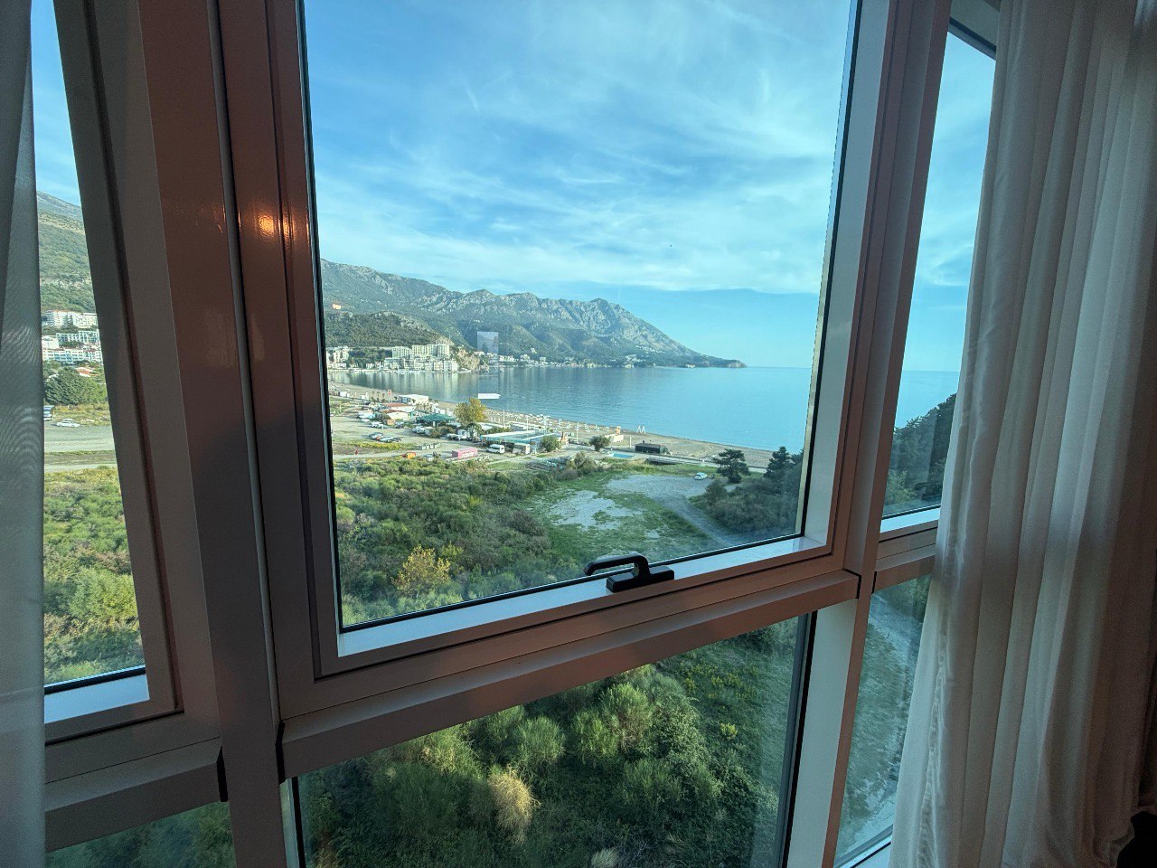 2 Bedroom Apartment with Sea Views in Cristal Building 3
