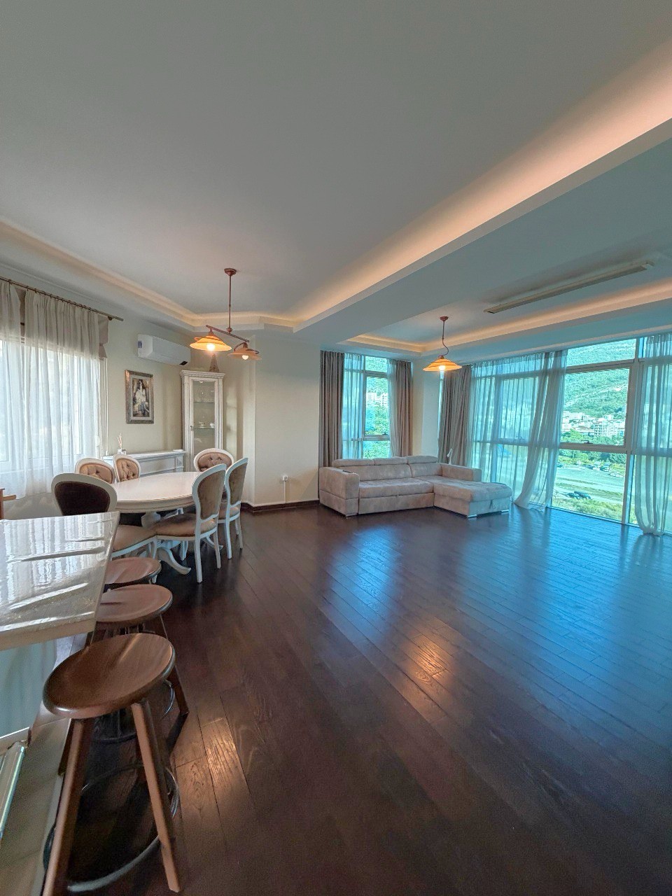 2 Bedroom Apartment with Sea Views in Cristal Building 4