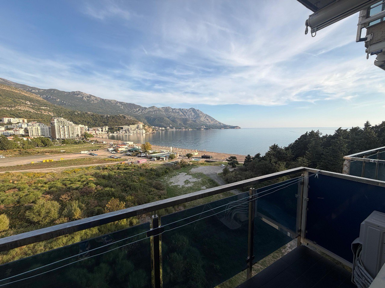 2 Bedroom Apartment with Sea Views in Cristal Building 5