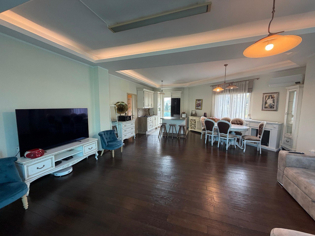 2 Bedroom Apartment with Sea Views in Cristal Building 6