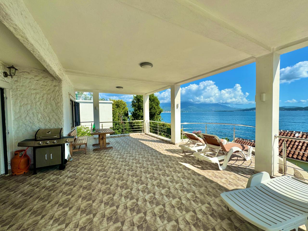 Wonderful Villa with Sea Views in Baošići