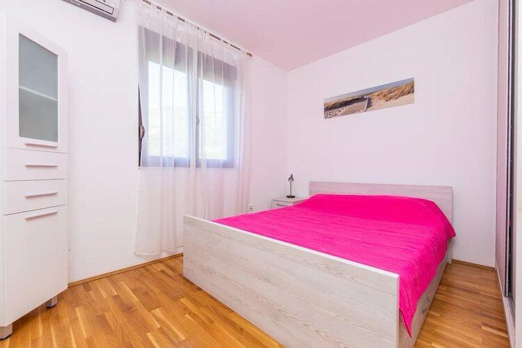 Two-Bedroom Apartment with Sea View in Podmaine District 12