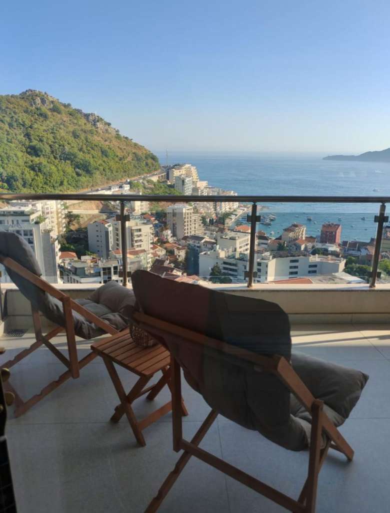 3-Bedroom Penthouse with Rooftop Pool and Stunning Sea Views 3