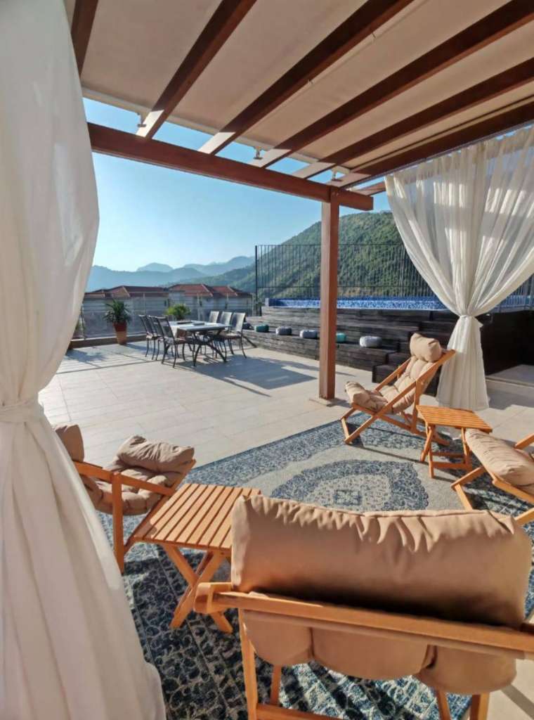 3-Bedroom Penthouse with Rooftop Pool and Stunning Sea Views 6
