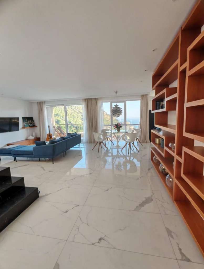 3-Bedroom Penthouse with Rooftop Pool and Stunning Sea Views 8