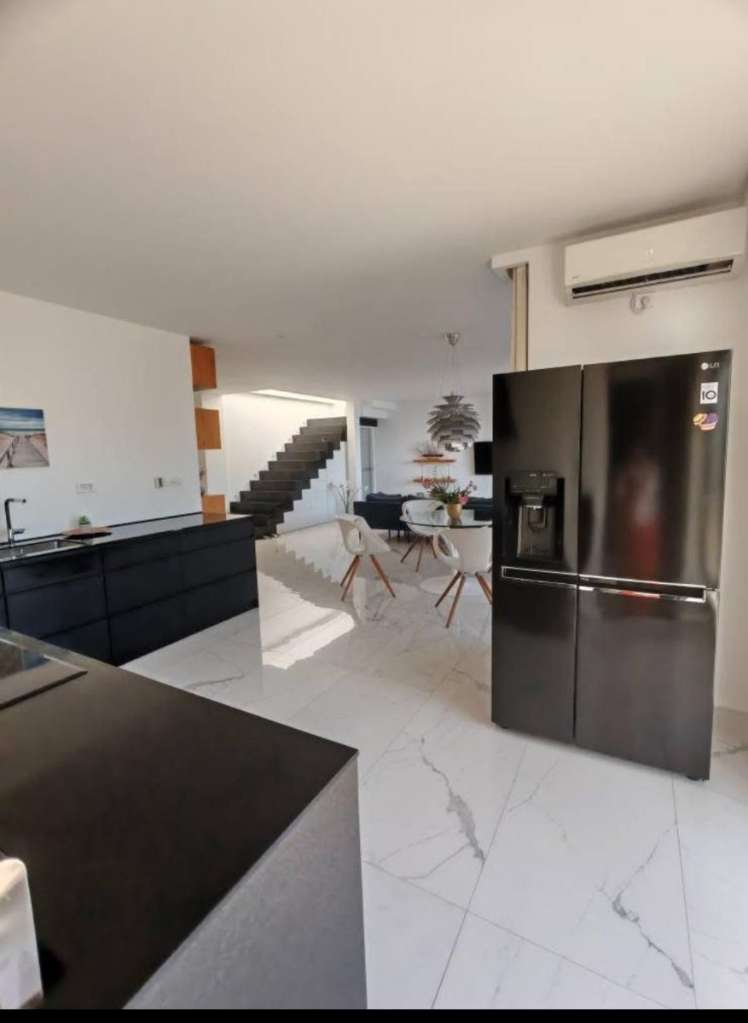 3-Bedroom Penthouse with Rooftop Pool and Stunning Sea Views 11