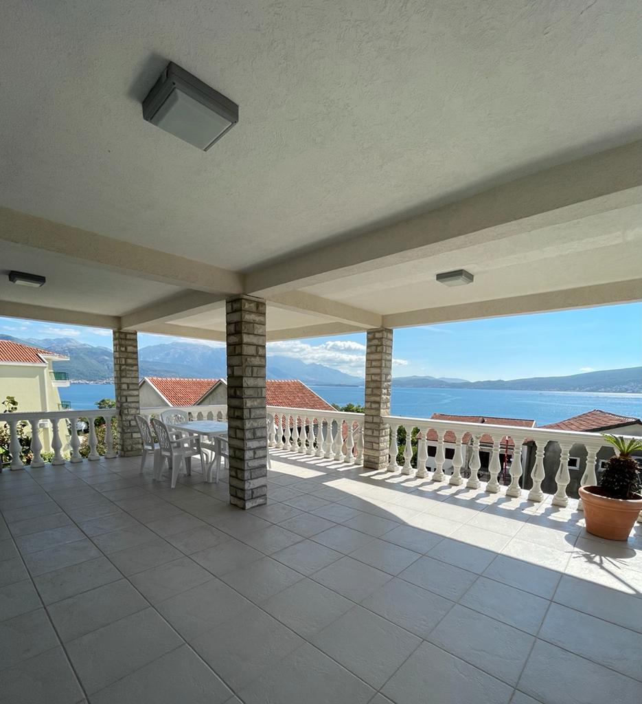 BAOŠIĆI VILLA 3