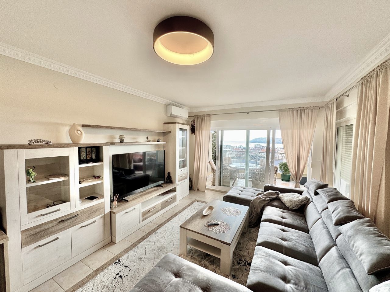 Modern One-Bedroom Apartment with Sea View in Budva 2