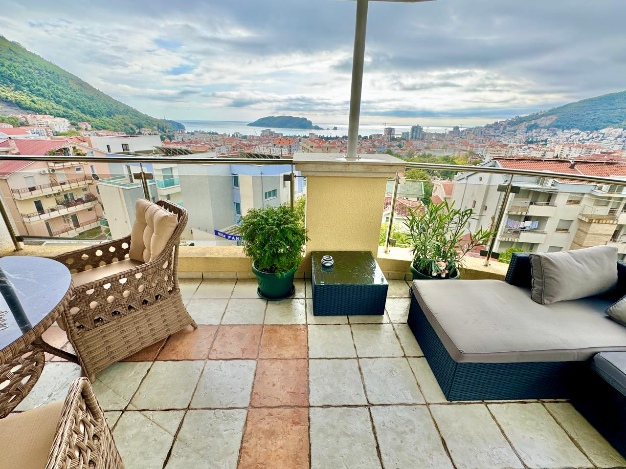 Modern One-Bedroom Apartment with Sea View in Budva 7