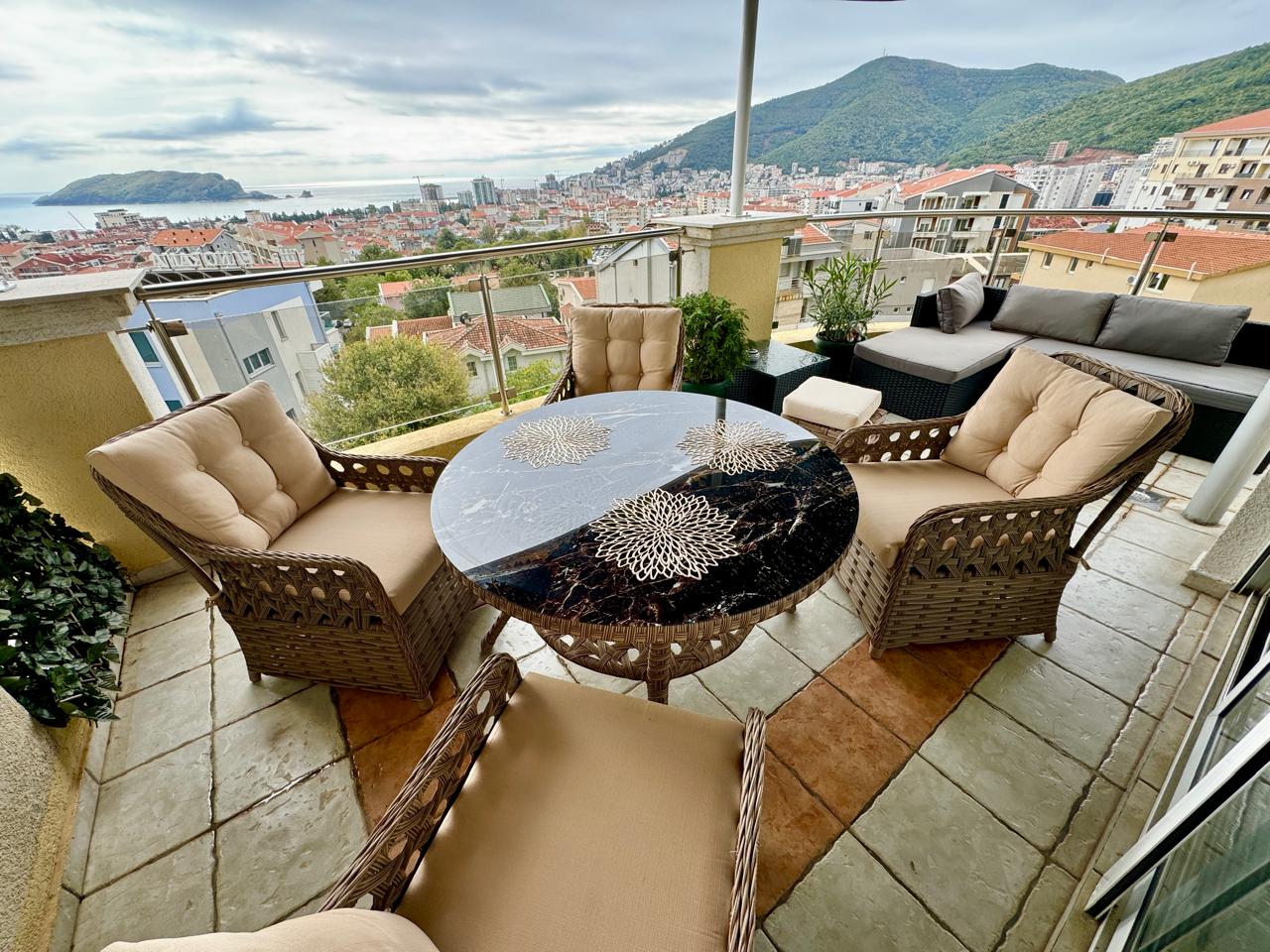 Modern One-Bedroom Apartment with Sea View in Budva 8