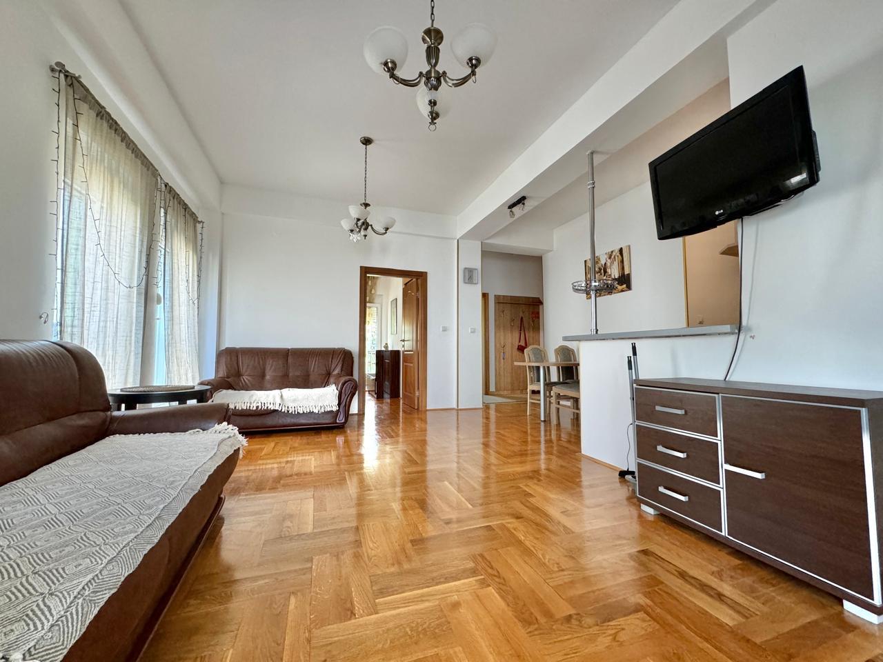 Two-bedroom apartment with pool in Budva 4