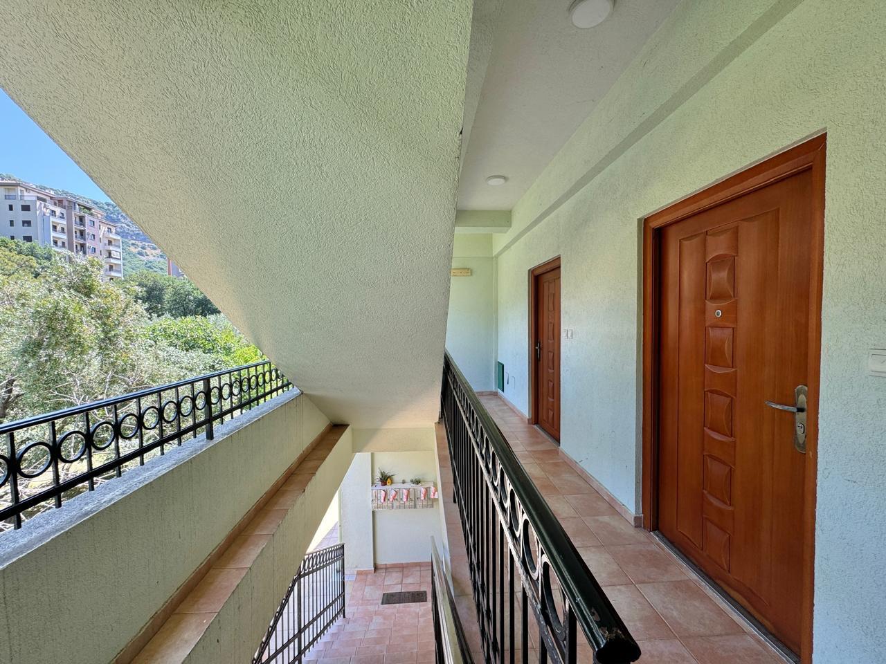 Two-bedroom apartment with pool in Budva 12