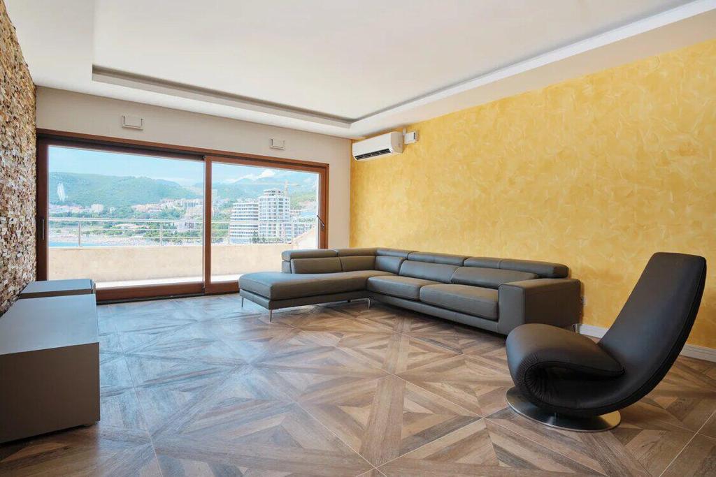 Three-storey Penthouse with Sea View 5