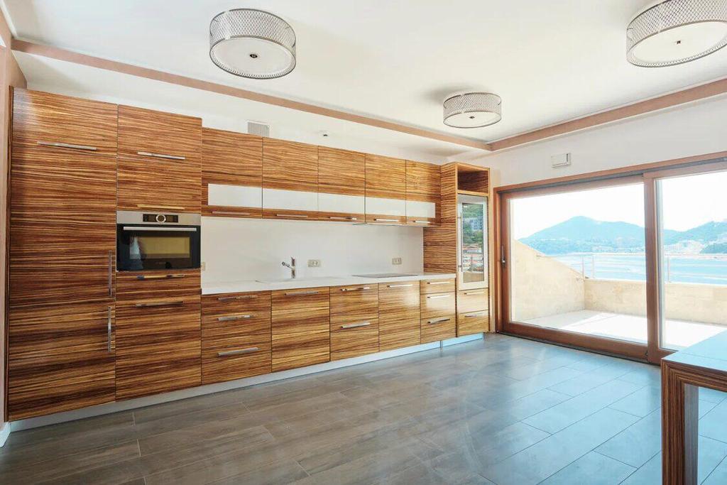 Three-storey Penthouse with Sea View 7