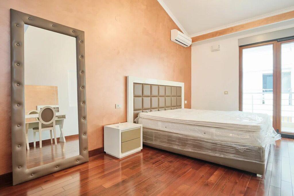 Three-storey Penthouse with Sea View 10