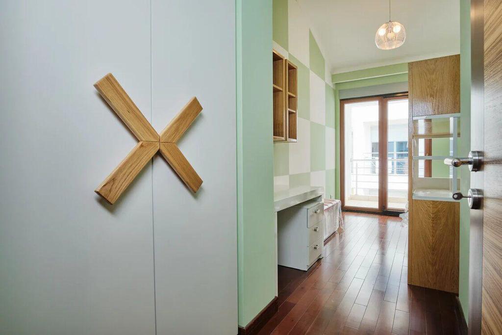 Three-storey Penthouse with Sea View 12