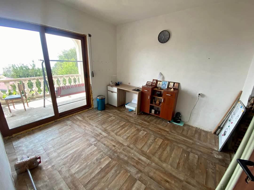 Large Family House in Shushan, Bar 8