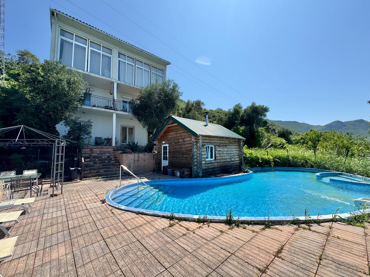 Villa with Pool and Panoramic View in Podbabac 2
