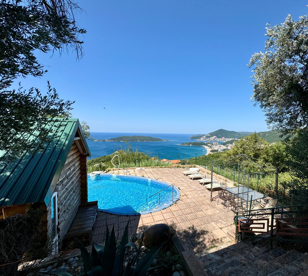 Villa with Pool and Panoramic View in Podbabac 3