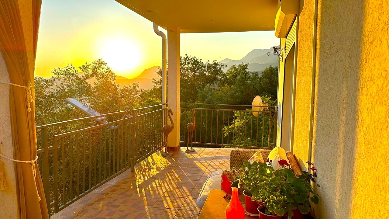 Villa with Pool and Panoramic View in Podbabac 9