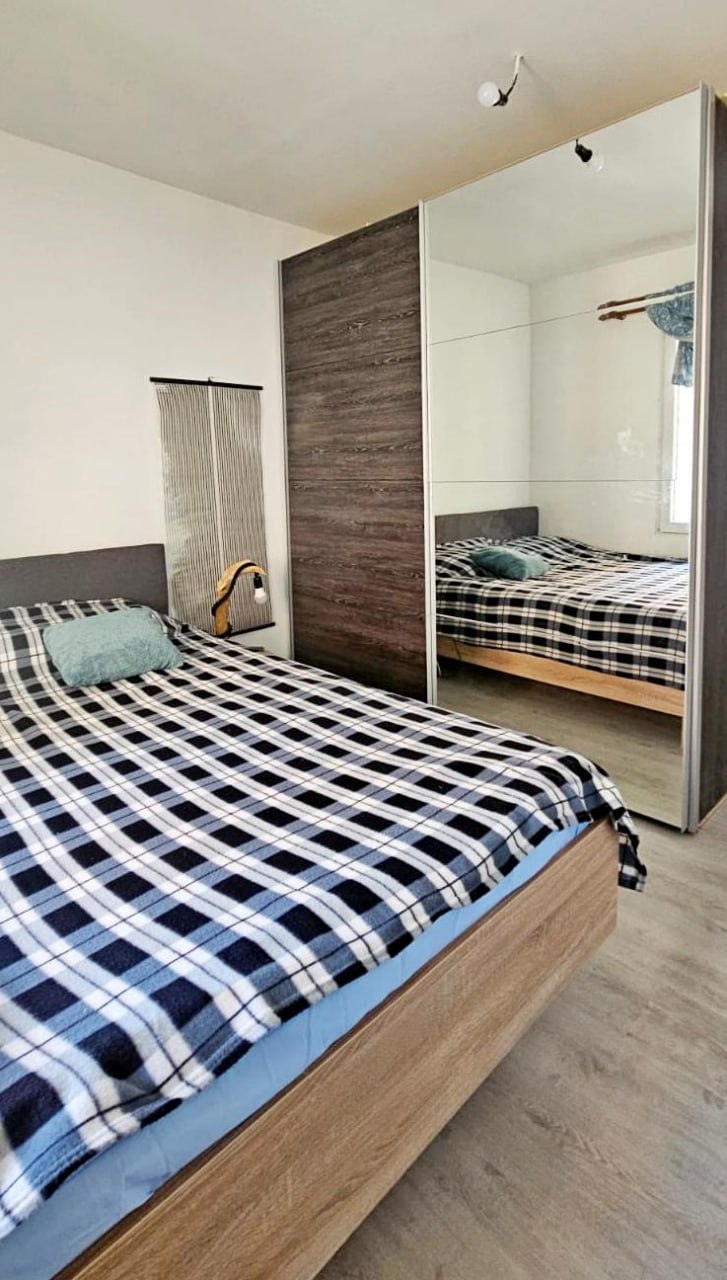 2-Bedroom Apartment with Sea View in Shushan, Bar 3