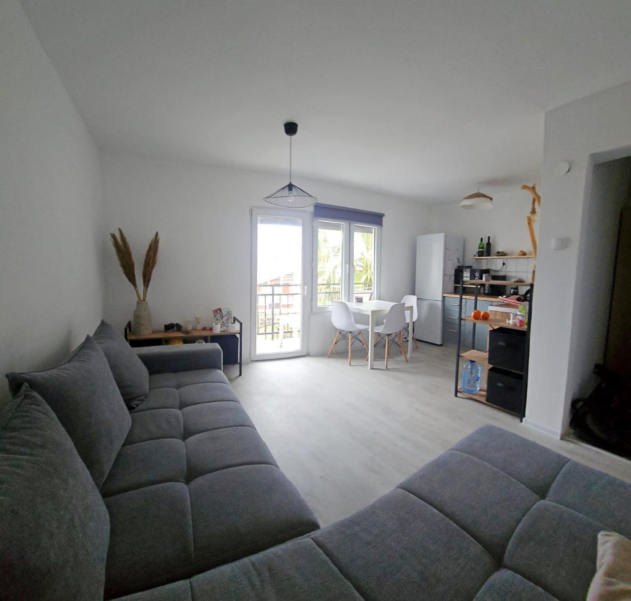 2-Bedroom Apartment with Sea View in Shushan, Bar 4
