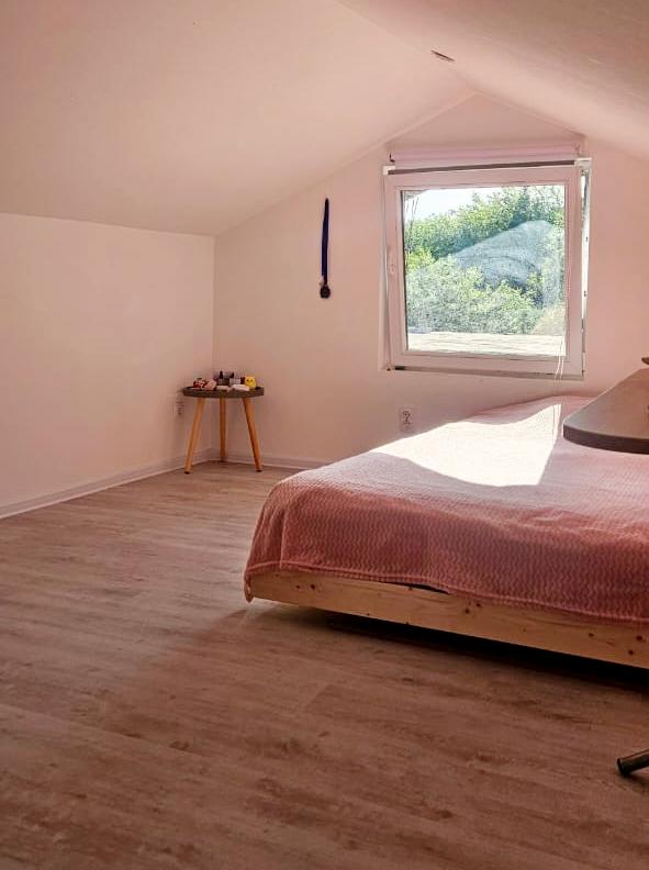 2-Bedroom Apartment with Sea View in Shushan, Bar 8