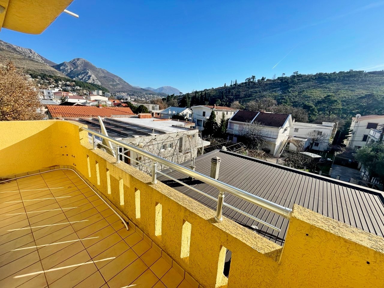 Apartment with Sea View in Sutomore