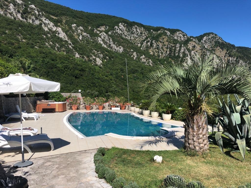 Spacious House with Sea View in Shkaljari, Kotor 2