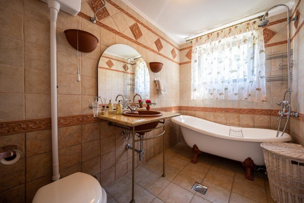 Spacious House with Sea View in Shkaljari, Kotor 8