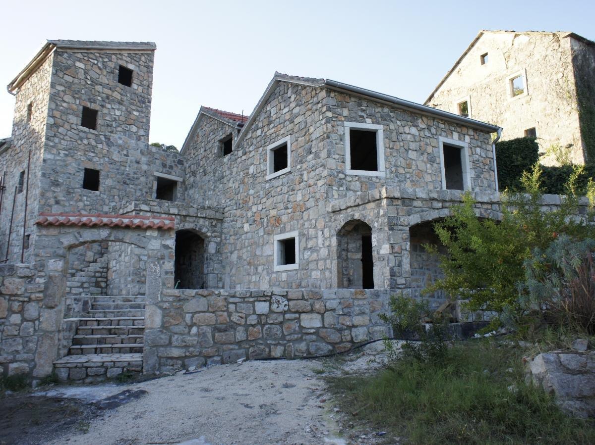 Unique Complex in Radovici with Historical Architecture 3
